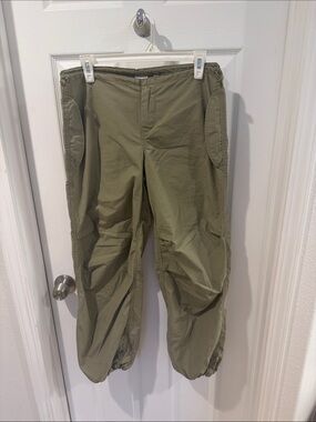 Aritzia TNA Women’s Olive Green Baggy Cargo Pants with Elastic Cuffs